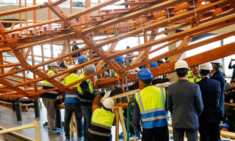 عملية نقل أخشاب مركب خوفو