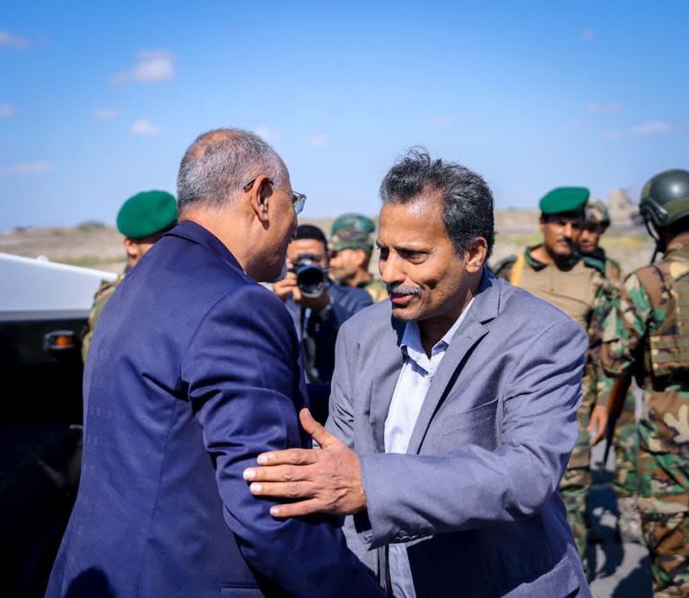 جانب من وضع حجر الأساس لمحطة أبين للطاقة الشمسية المقدمة من الإمارات