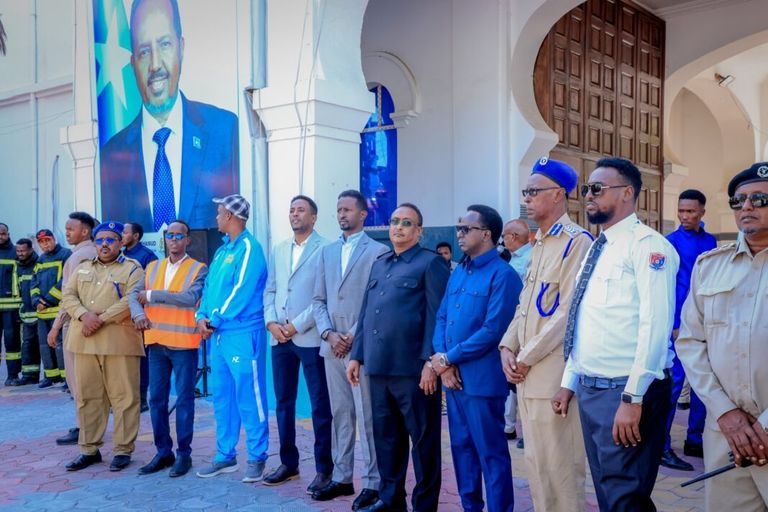 صوماليون في طوابير خلال الإدلاء بأصواتهم