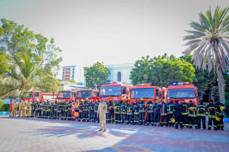 صوماليون في طوابير خلال الإدلاء بأصواتهم