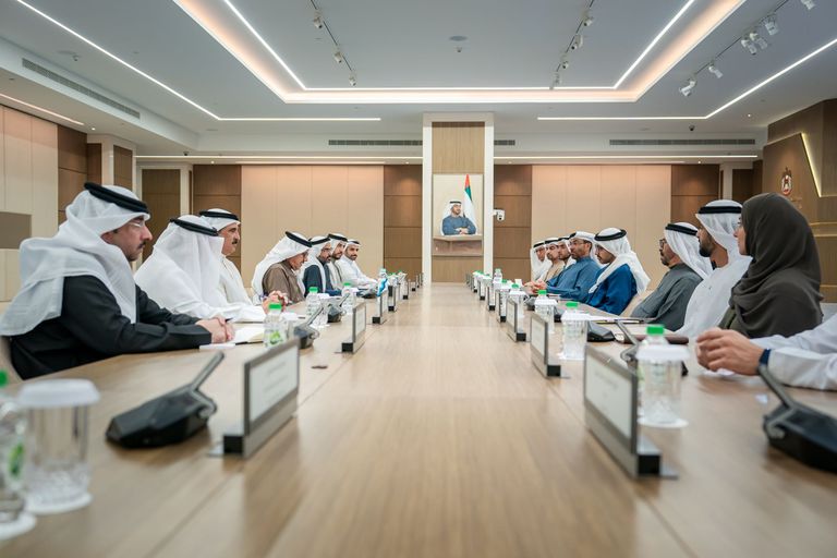 جانب من أعمال الدورة الـ13 من اللجنة العليا المشتركة بين الإمارات والبحرين