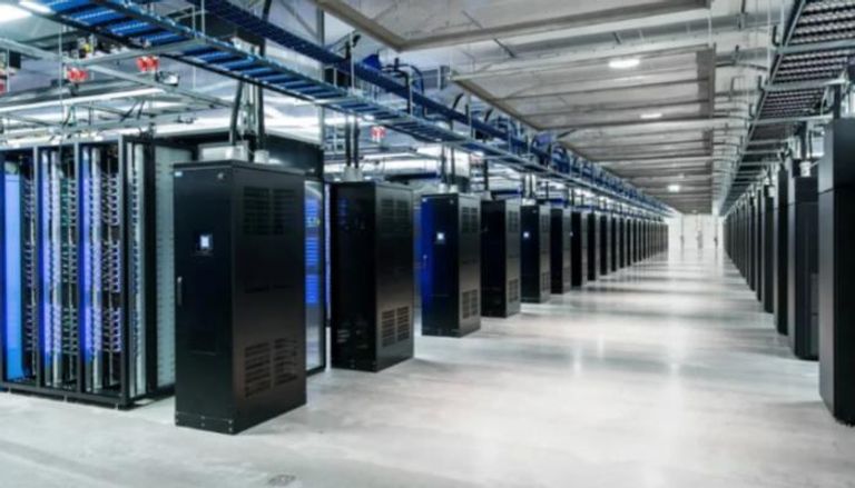 أحد مراكز البيانات المشغلة للذكاء الاصطناعي