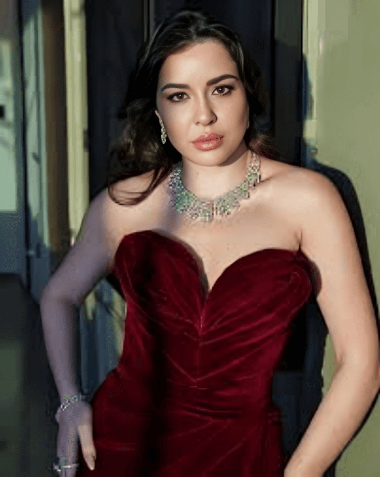 الفنانة اللبنانية إليسا