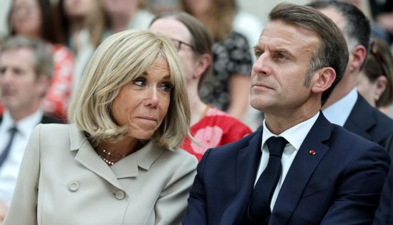 إيمانويل ماكرون وزوجته