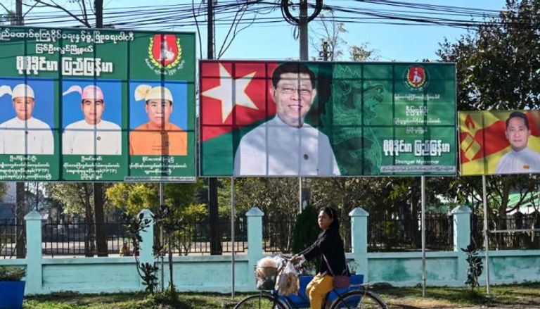 لافتات انتخابية في ميانمار 