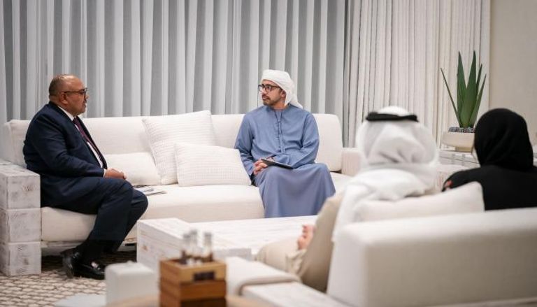 الشيخ عبدالله بن زايد آل نهيان خلال لقاء محمود ثابت كومبو