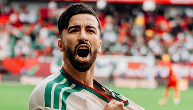 عمورة نجم منتخب الجزائر