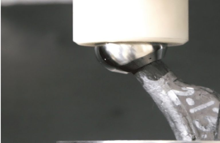 مادة مسامية لتعزيز شفاء العظام