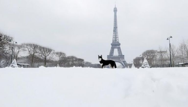 الثلوج تعرقل حركة القطارات السريعة في باريس