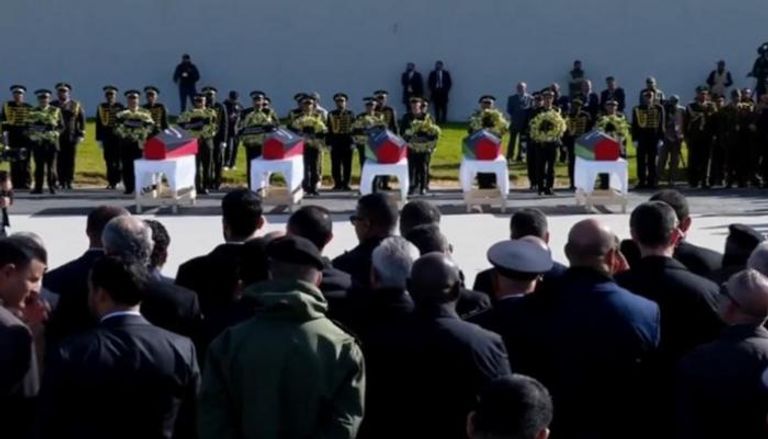 جانب من المراسم العسكرية لضحايا الطائرة