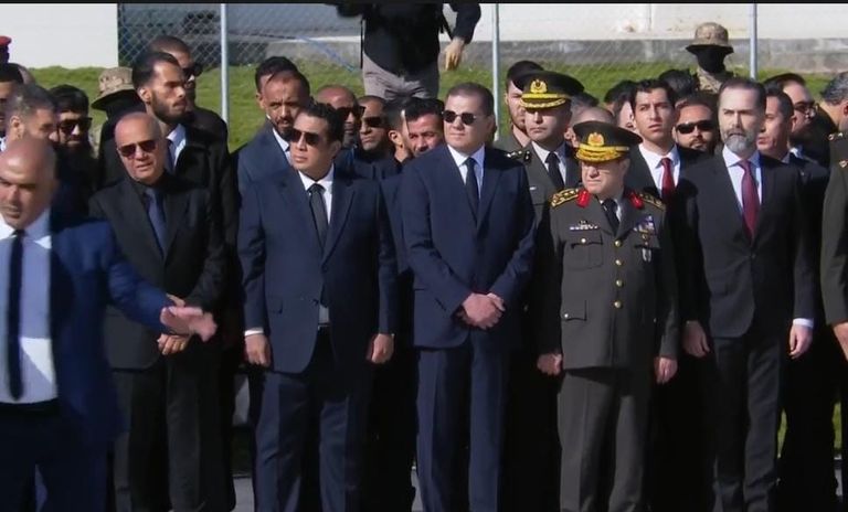 جانب من المراسم العسكرية لضحايا الطائرة