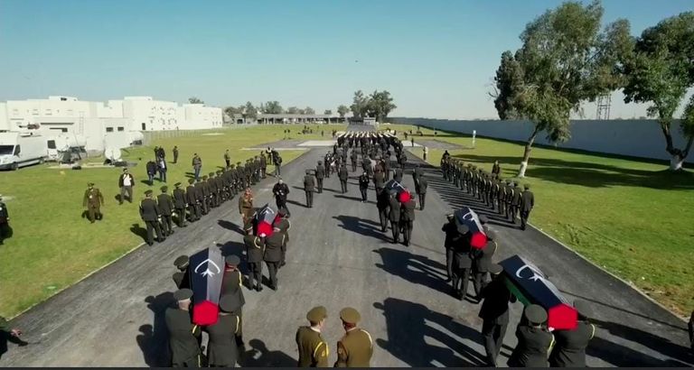 جانب من المراسم العسكرية لضحايا الطائرة