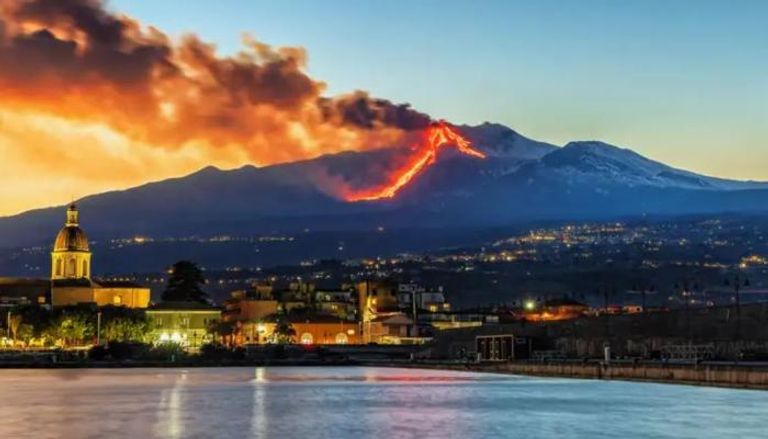 جبل «إتنا» في صقلية 