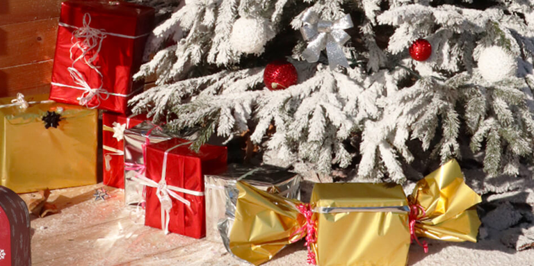 الفرنسيون ييبعون هدايا عيد الميلاد