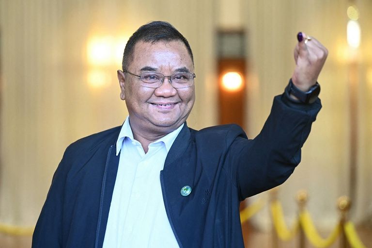 ناخب أدلى بصوته في الانتخابات