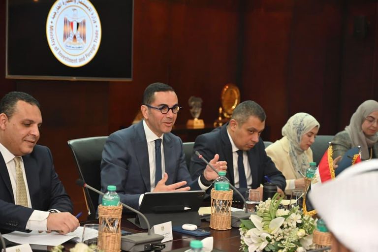 الدكتور ثاني بن أحمد الزيودي والمهندس حسن الخطيب