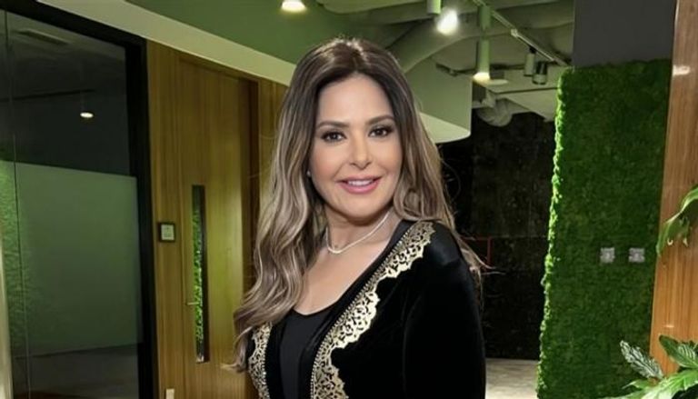 الفنانة صابرين
