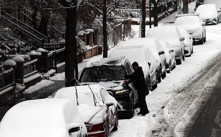 عاصفة شتوية عنيفة تضرب أمريكا