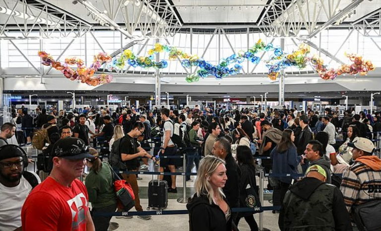 عاصفة شتوية عنيفة تضرب أمريكا