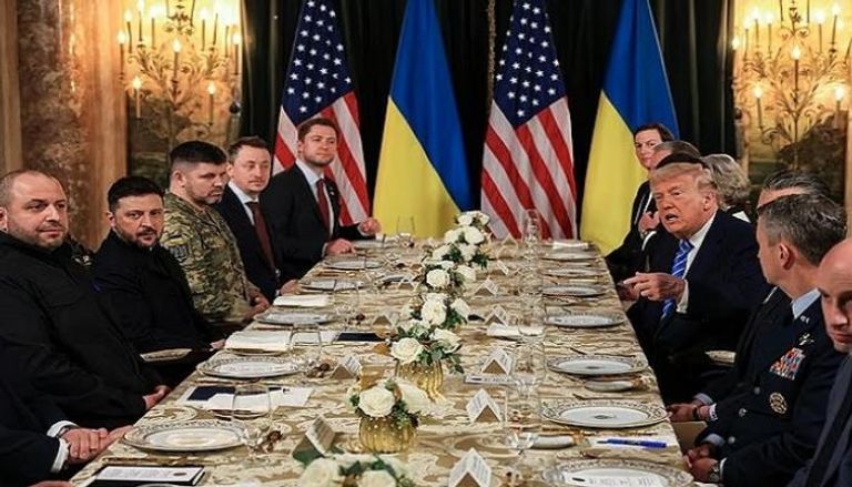 ترامب مع زيلينسكي خلال الاجتماع