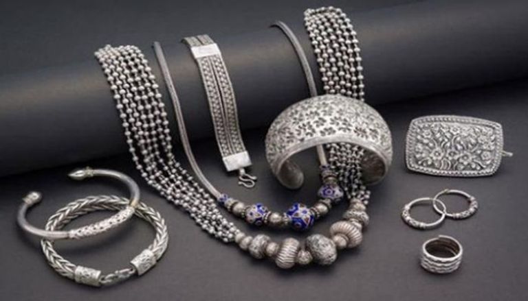 مشغولات فضية