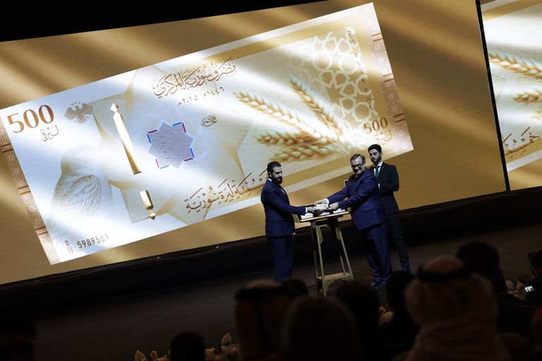 الرئيس السوري يطلق الليرة الجديدة - أ ف ب الرئيس السوري يطلق الليرة الجديدة - أ ف ب