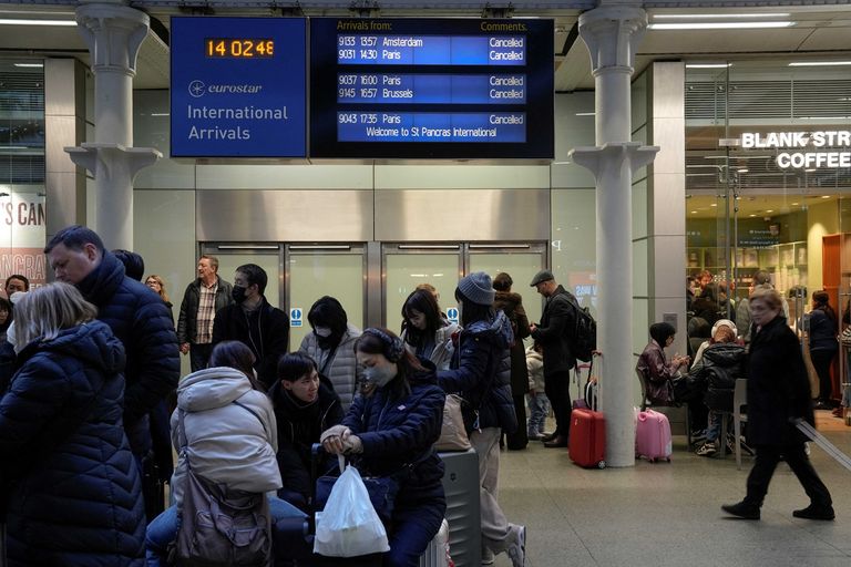 فوضى في «يوروستار» - أ ف ب فوضى في «يوروستار» - أ ف ب