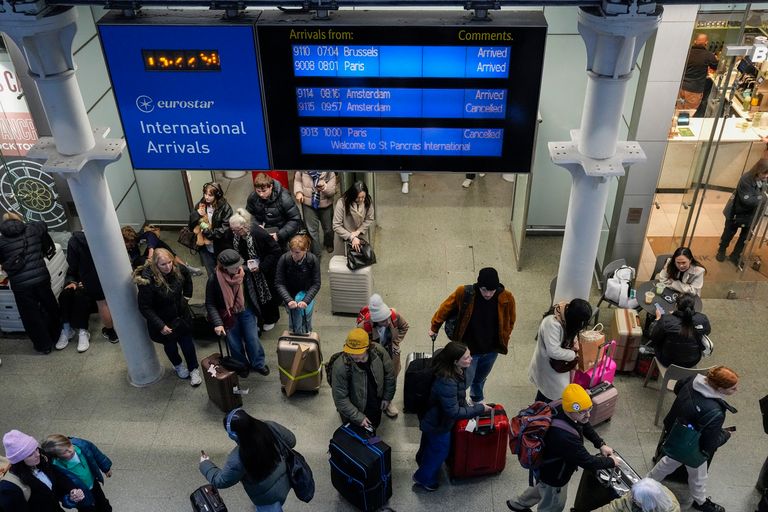 فوضى في «يوروستار» - أ ف ب فوضى في «يوروستار» - أ ف ب