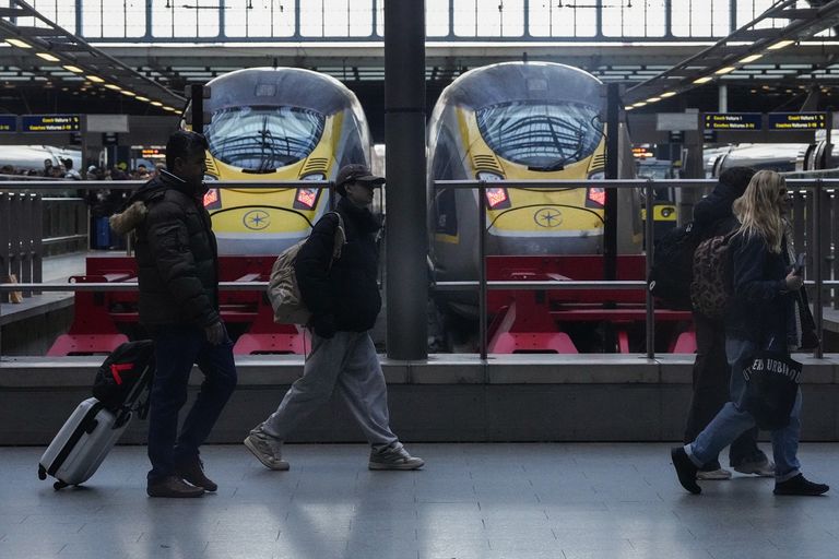 فوضى في «يوروستار» - أ ف ب فوضى في «يوروستار» - أ ف ب