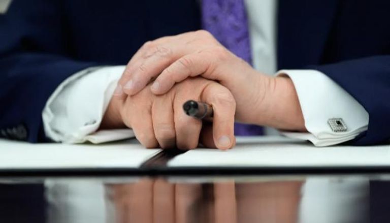 يد دونالد ترامب