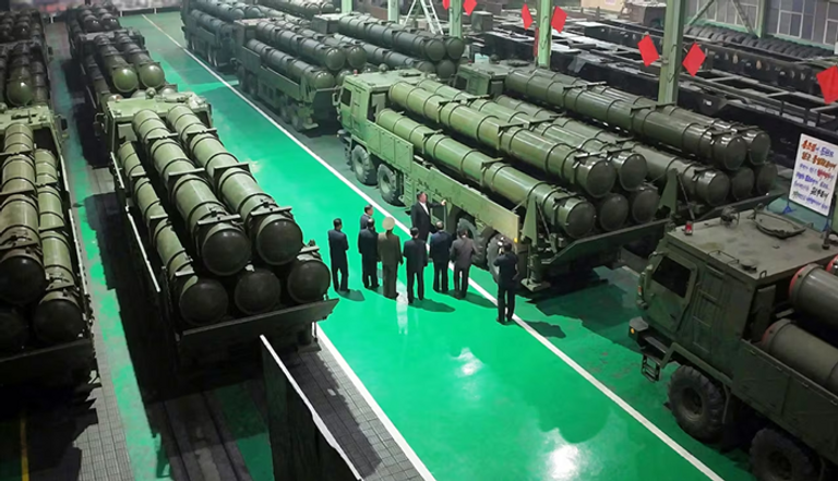 كيم يتفقد الصواريخ