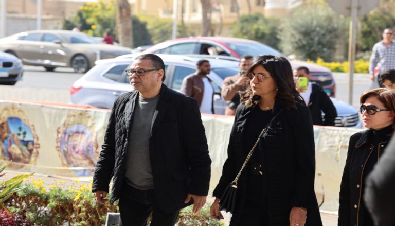 هاني رمزي في جنازة والدته