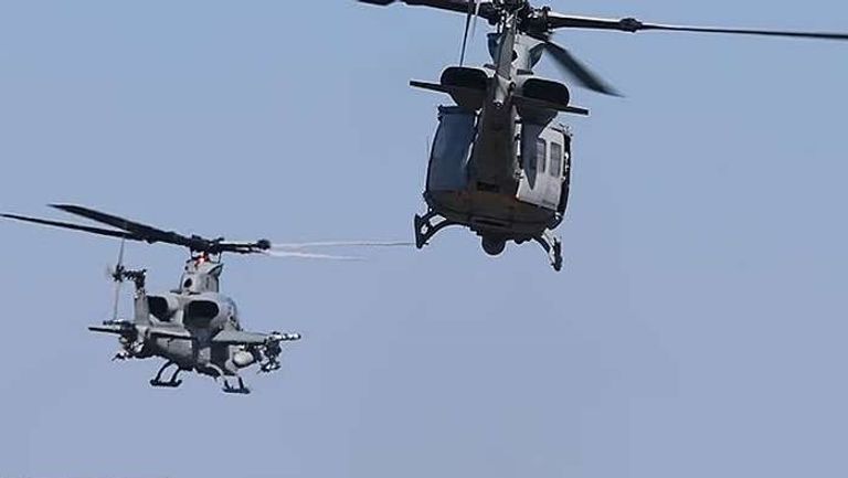 مروحيتان هجوميتان من طراز "فايبر إيه إتش-1 زد" صاروخ «الذئب الأحمر»