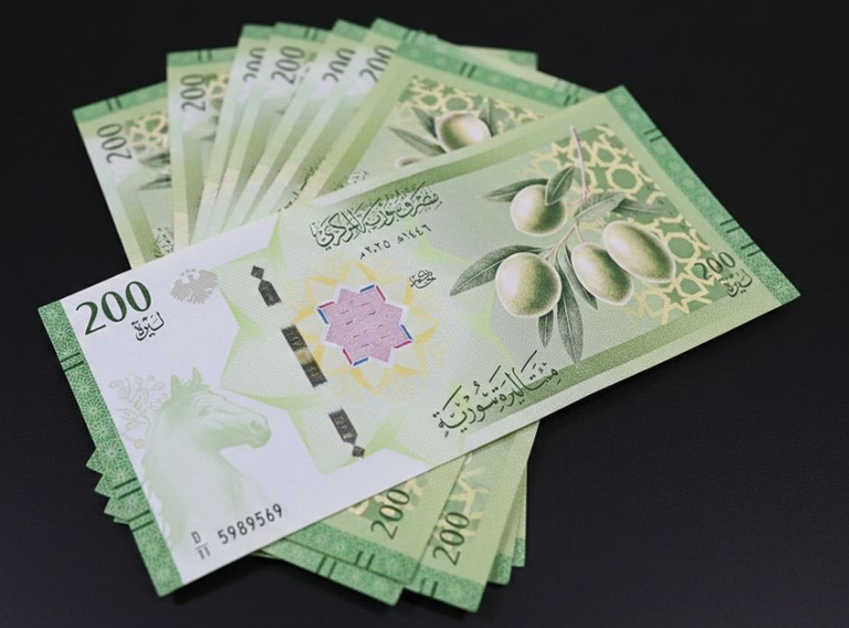 شروط استبدال الليرة القديمة عبر المنافذ المعتمدة في سوريا العملة السورية الجديدة