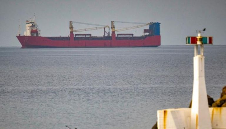 سفينة من أسطول الظل الروسي