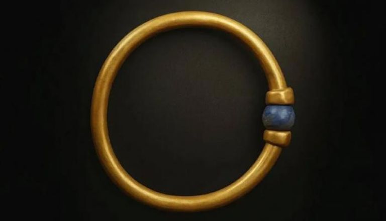 أسورة أثرية بالمتحف المصري