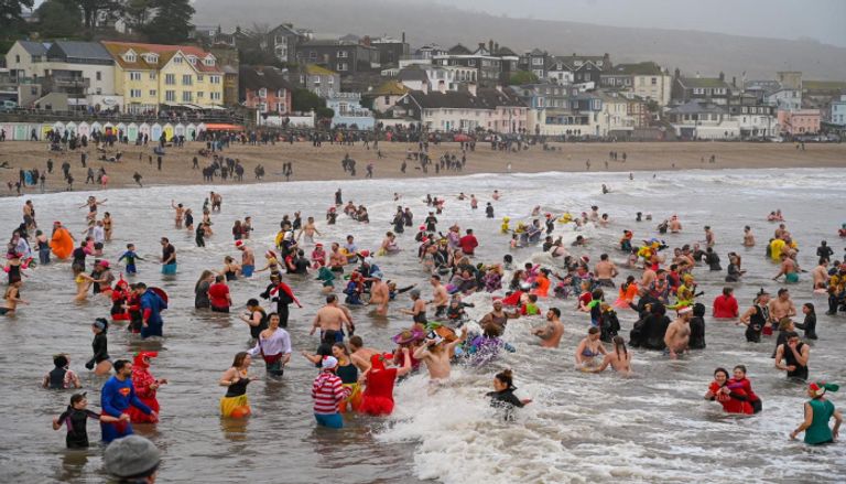 حمام رأس السنة في مرسيليا تقليد شاطئ بوتي روكاس