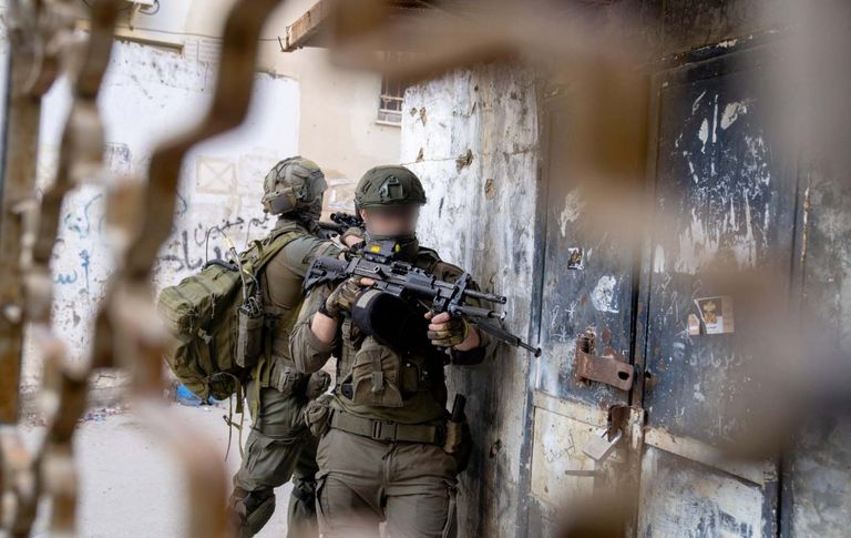 جنود إسرائيليون خلال عملية في مخيم جنين