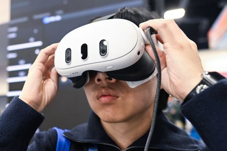 نظارة "ميتا كويست" نظارات ميتا للواقع الافتراضي والمعزز