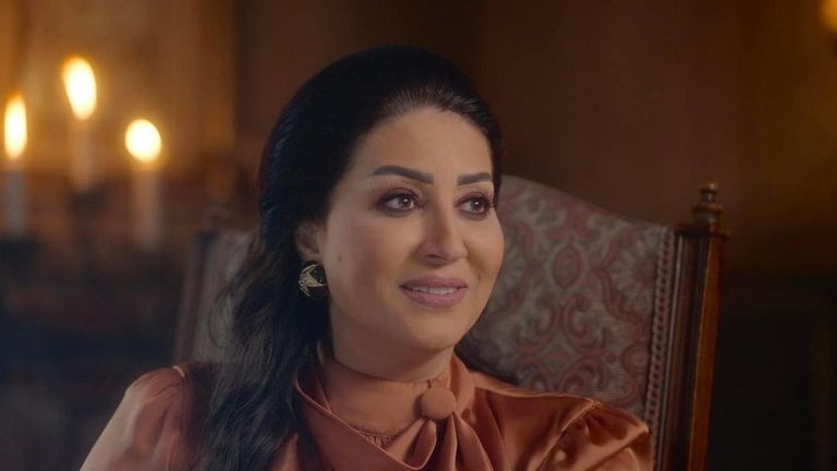 الفنانة وفاء عامر