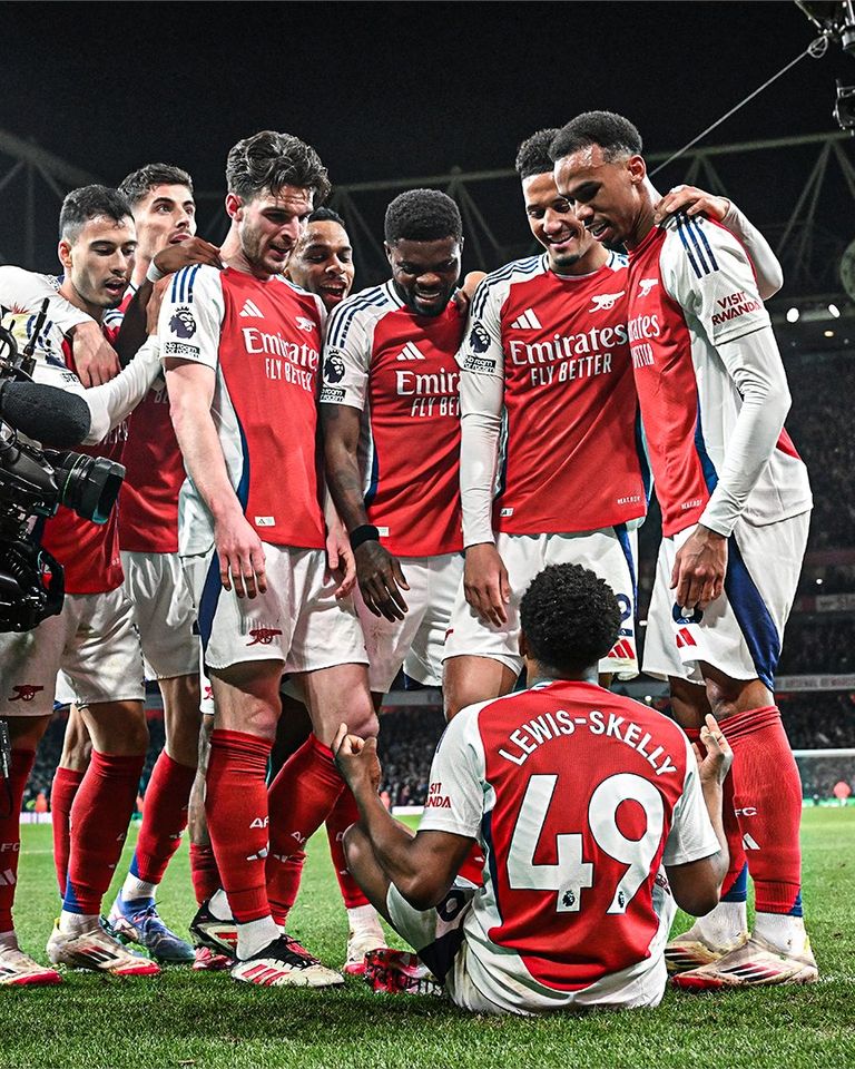 مايلز لويس سكيلي لويس سكيلي أمام مانشستر سيتي