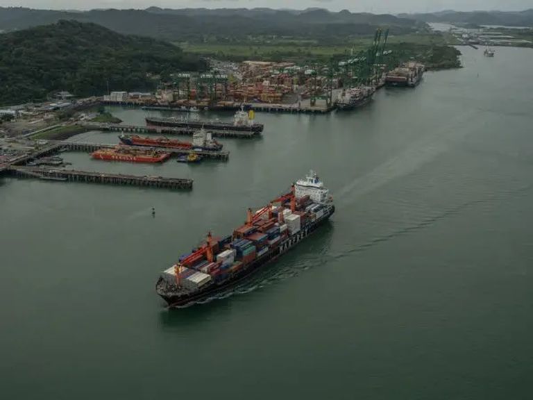 الشحن عبر قناة بنما قناة بنما