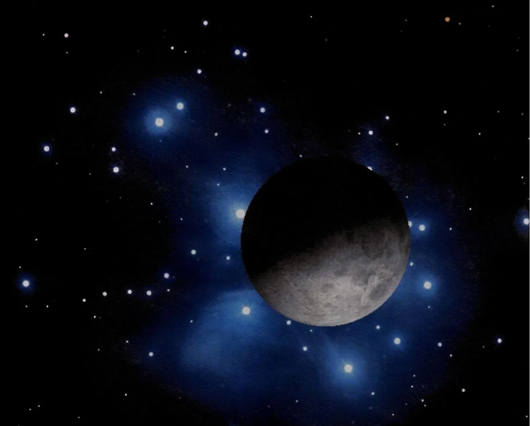 القمر يحتجب خلف تجمع الثريا