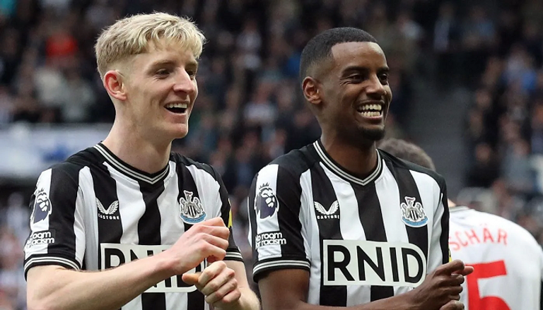 أنتوني جوردون وألكسندر إسحاق نيوكاسل يونايتد