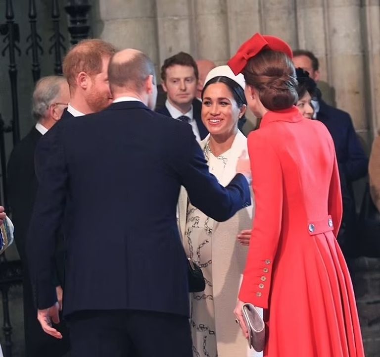 الأمير ويليام يقبل ميغان 