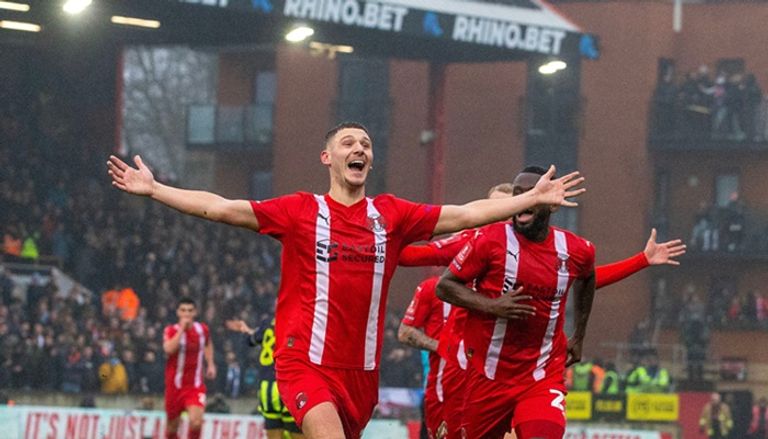 ليتون أورينت ليتون أورينت ومانشستر سيتي