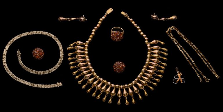 مشغولات ذهبية - أرشيفية