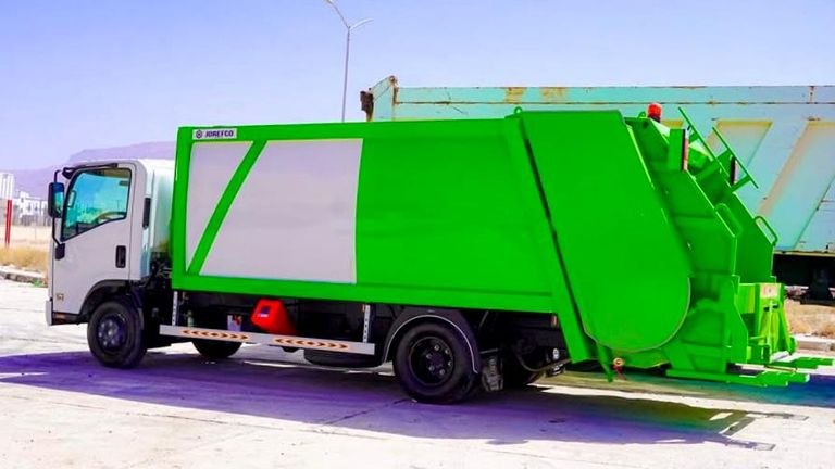 الإمارات تدعم شبوة اليمنية بمعدات نظافة حديثة
