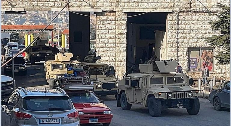 حشد عسكري لبناني يتجه نحو الحدود مع سوريا