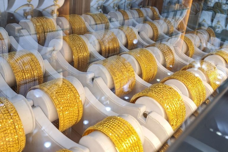 تزايد الإقبال على متاجر المجوهرات في لندن مع ارتفاع أسعار الذهب